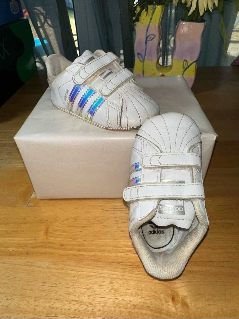 🤩adidas White Kids Velcro Sneakers with Iridescent Stripes🎁3